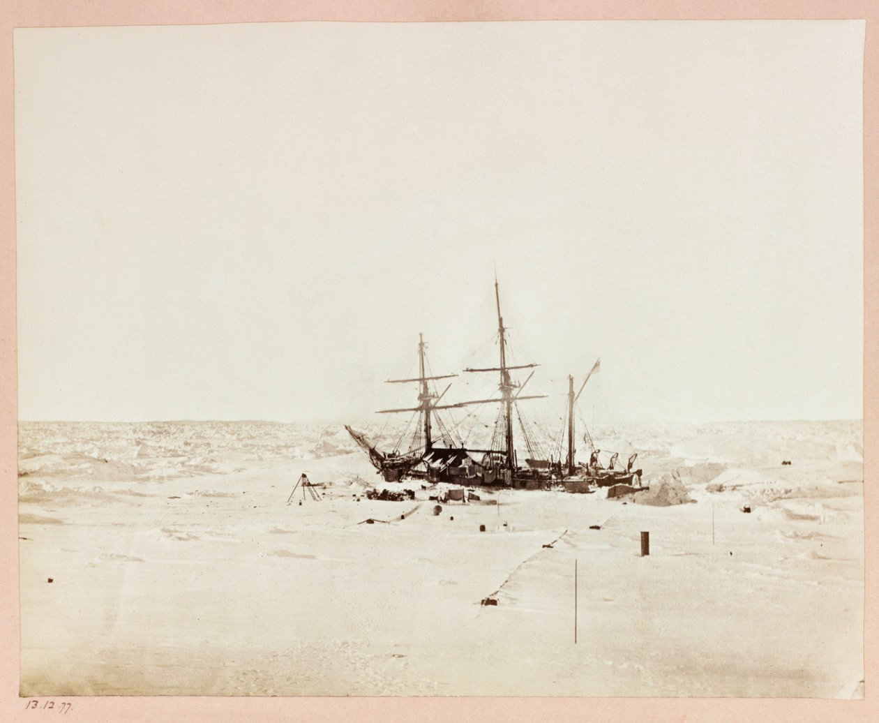 ジョージ・ナレス船長（1831-1915）の北極探検（1875-1876）：フロイベルグ・ビーチ、冬の宿舎での警戒 作： フレデリック (帰属) バーナード