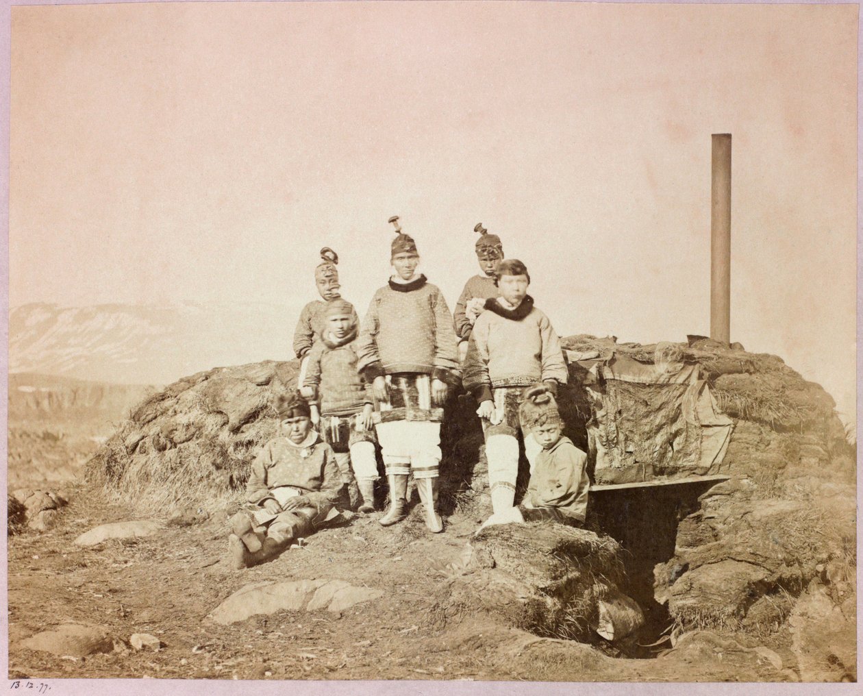 ジョージ・ナレス(1831-1915)のアークティック遠征(1875-1876) : ディスコをする先住民女性のグループ 作： フレデリック (帰属) バーナード