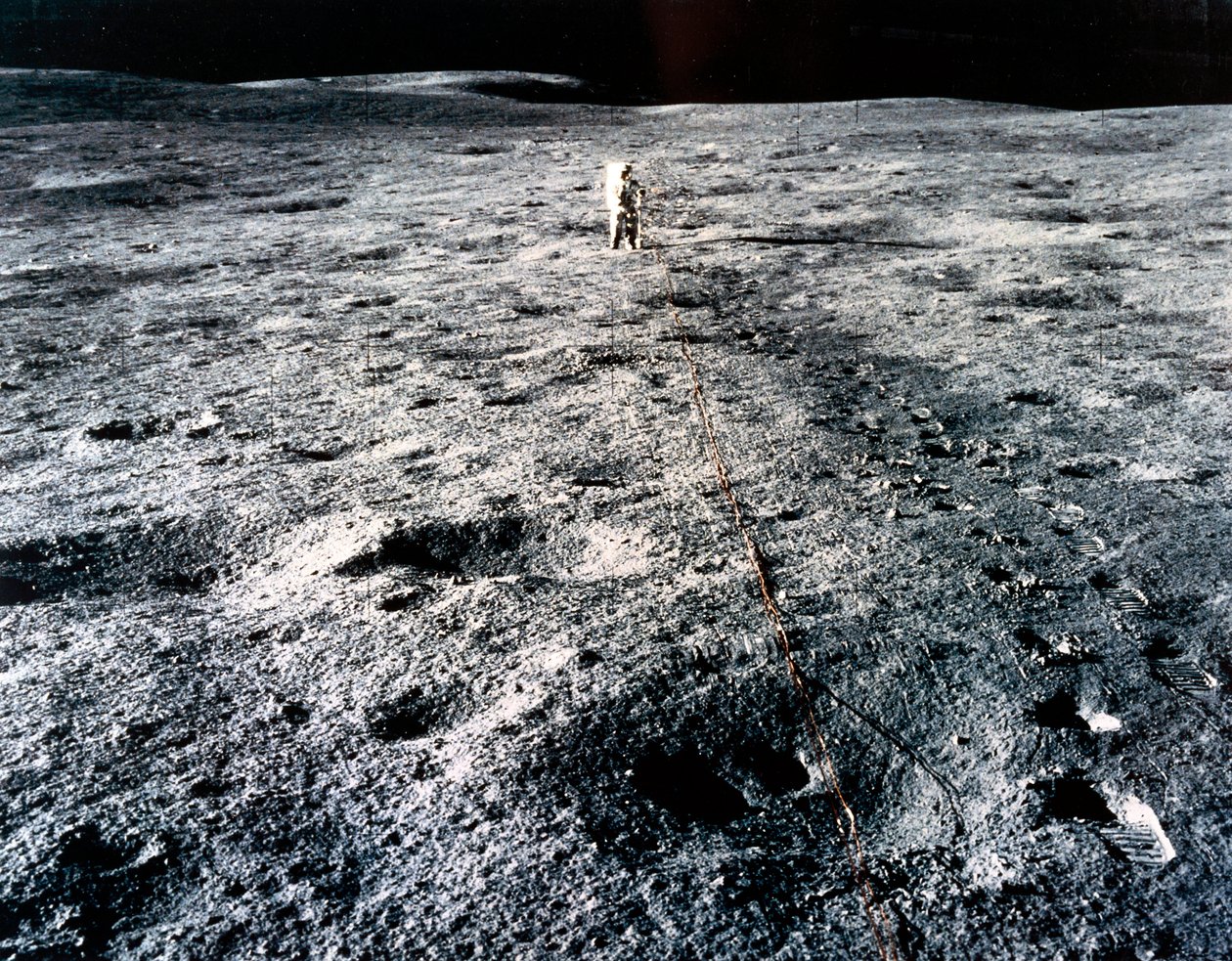 有人宇宙飛行、アメリカ、アポロ14号 アポロ14号の宇宙飛行士エドガー・ミッチェルが月面に登場 作： フレデリック (帰属) バーナード