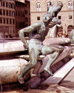 ネプチューンの泉、着座像の細部 作： Giambologna