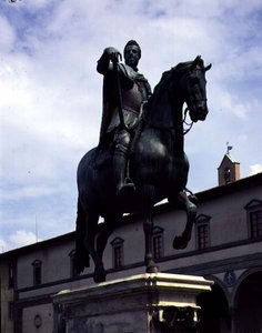 大公フェルディナンド1世の騎馬像（1123～90年頃）馬と騎手の側面図（ブロンズ）
