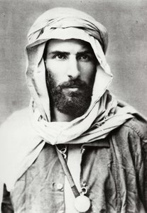 サヴォルグナン・デ・ブラッツァの肖像（1889年頃）、写真提供：Nadar.¿-。 作： Nadar