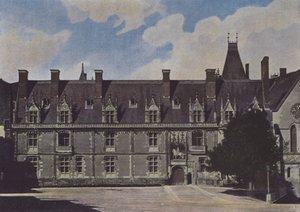 ブロワ城、中庭のファサード（カラー写真 作： (after) French Photographer