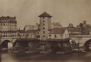ノートルダム寺院のポンプ（モノクロ写真 作： (after) French Photographer