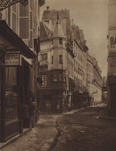 1866年、Larrey通りの角にある旧エコール・ド・メディシン通り、左にはマラットの家（モノクロ写真 作： (after) French Photographer