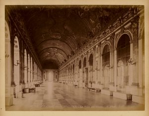 パリ：ヴェルサイユ、鏡の回廊（モノクロ写真） 作： (after) French Photographer