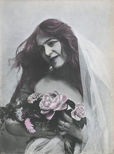 花束を持つ女性の肖像（カラー写真 作： (after) French Photographer