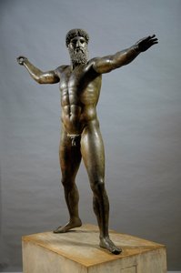 ギリシャの芸術「ポセイドン（またはゼウス）」-彫刻家カラミスによるブロンズ彫刻（前480-460年） ケープ・アルテミシオン産、寸法。209 cm - アテネ国立考古学博物館 - ギリシャの芸術。ポセイドン（またはゼウス）-青銅彫刻、カラミス作（前480-460年）。 作： (attr. to) Kalamis