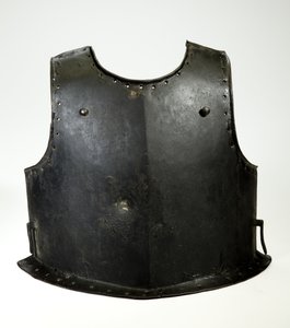 火縄銃騎兵用胸当て、c.1625-50（鉄と黒のペンキ） 作： (attr.to) German School