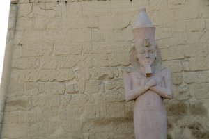 ルクソール神殿、ルクソールにある古代エジプト建築 作： Albert Mansour