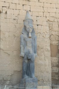 ルクソール神殿、ルクソールにある古代エジプト建築 作： Albert Mansour