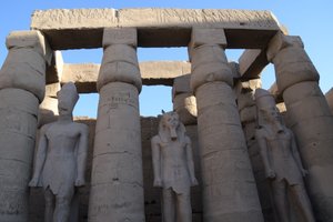 ルクソール神殿、ルクソールにある古代エジプト建築 作： Albert Mansour