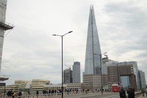 ロンドンの中心部、テムズ川に架かるロンドン・ブリッジ