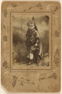 [アメリカ国旗を持った少年が椅子の上に立っている] 作： A. Rinin