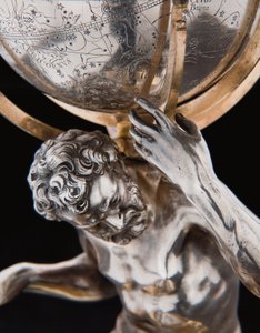 ヘラクレスとアトラス、アウグスブルク、1697-99によってサポートされている2つの例外的な地球儀と天球儀