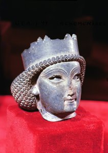 ペルセポリス出身の王子の頭、紀元前5〜4世紀のラピスラズリ226189も参照 作： Achaemenid