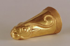 ガゼルの頭の形をしたライトン、イランのハマダーン、紀元前5世紀頃（金）（180380も参照） 作： Achaemenid