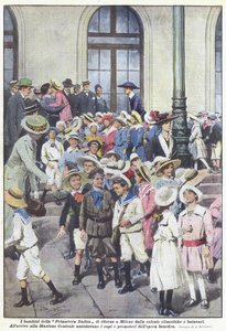 気候と水浴場のコロニーからミラノに戻るイタリアの春の子供たち 作： Achille Beltrame