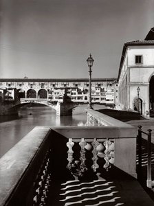 イタリア・フィレンツェのヴェッキオ橋、1955年頃（モノクロ写真 作： Achille Villani