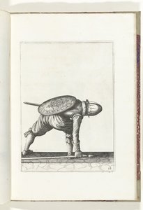 盾とスパイクを使った演習：スパイクを拾うためにかがむ兵士（No. 28）、1618 Nassausche Wapen-Handelinge、van Schilt、Spies、Rappier ende Targe : 人物によって描かれ、[の] 新しい秩序の後にポーズをとった (...) Maurits van Nassau (t 作： Adam van Breen