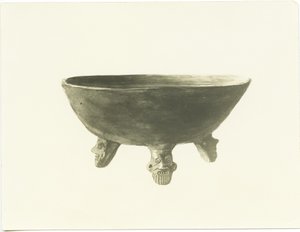 メキシコ、ミチョアカン州チュルムコ市エツァトランのパタンバンの壺と黒曜石の薄片 メキシコ、ミチョアカン州チュルムコ市エツァトランのグアダルーペの塚（水彩画 作： Adela Breton