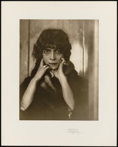 ルイサ・カサーティ侯爵夫人の肖像 作： Adolf de Meyer