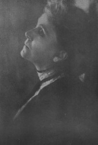 エレオノーラ・ドゥーゼ夫人（白黒写真） 作： Adolf de Meyer