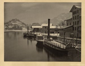 スイスの冬季係留中の湖上蒸気船 作： Adolphe Braun