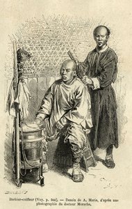 理髪師が仕事に没頭している様子を描いたもので、ベンチや仕切りのある円筒形の木箱、ボウルなどが旅の道具として使われている。1873年にT.Choutzeが北京と中国北部への航海を説明するために描いたA.Marieの図面に基づくエングレーヴィングで、以下の文献に掲載されている。 作： Adrien Emmanuel Marie