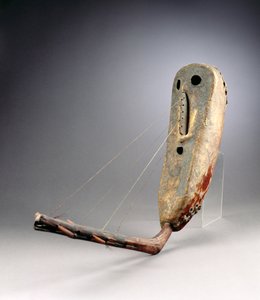 ハープ（皮と木）