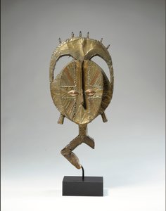 Mbulu Ngulu、コタの遺物の図 作： African School