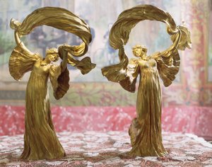 テーブルのセンターピースから踊る人物像、セーヴル、1900年（金色のブロンズ）