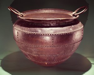 大釜、タイロン州カステルダーグ出土、青銅器時代後期、紀元前700-600年（ブロンズ