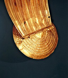 首輪、ティペラリー州アードクロニー、青銅器時代後期、紀元前800～700年（金）（詳細）（390400も参照