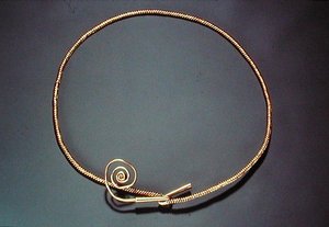 ミース州タラのトーコ（青銅器時代中期）。 作： Age Bronze
