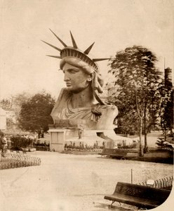 自由の女神の頭、パリ1883年に展示 作： Albert Fernique