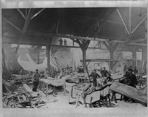 バルトルディのパリの倉庫ワークショップで自由の女神を建設する労働者、1882年冬頃 作： Albert Fernique