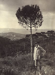 アルバム "Ricordi fiorentini"（フィレンツェの思い出）より、国内での画家Memo Ghiniのポートレート、1919年8月27日（モノクロ写真）。 作： Alberto Fierli