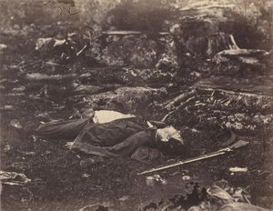 狙撃兵の最後の眠り、ペンシルベニア州ゲティスバーグ 作： Alexander Gardner