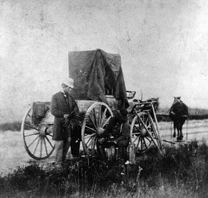 アレクサンダーガードナーの車輪の上の暗室、1867年 作： Alexander Gardner