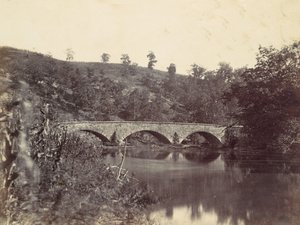 アンティータム橋、シャープスバーグとブーンズボロ ターンパイク、No. 1、1862 年 9 月。 作： Alexander Gardner