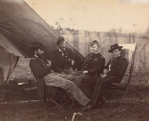 [4人の将校]、ca。 1864年。 作： Alexander Gardner