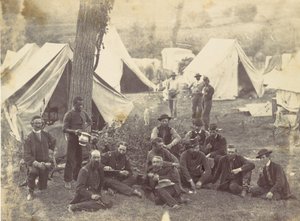 1862 年 10 月、アンティータム、ポトマック軍司令部の集団。 作： Alexander Gardner