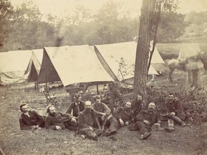 1862 年 10 月、アンティータム、ポトマック軍司令部の集団。 作： Alexander Gardner