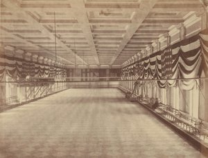 [リンカーンの 2 回目の就任舞踏会の舞踏室の内部図]、1865 年 3 月。 作： Alexander Gardner