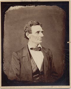 エイブラハムリンカーン（1809-65）、アメリカ合衆国第16代大統領、アレクサンダーヘスラーによる写真（1860年アルブメン写真）後のコピープリント 作： Alexander Hesler