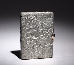 1896年以降のシガレットボックス（シルバー、カボションサファイアをゴールドにマウント） 作： Alexander Karpov