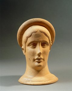 帽子をかぶった女性の奉納用ブロンズ頭部のクローズアップ像 イタリック文明時代、紀元前4～3世紀 作： Nicolas Toussaint Charlet