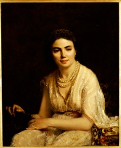 真珠のネックレスを身に着け、扇子を持っている女性の肖像 作： Alexei Alexevich Harlamoff