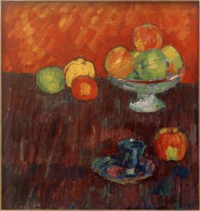 りんごと青いカップのある静物 作： Alexej von Jawlensky